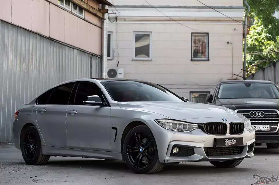 BMW 4 GC. Оклейка оконных молдингов и крыши в черный глянец. Окрас накладок зеркал и дисков в черный глянец!